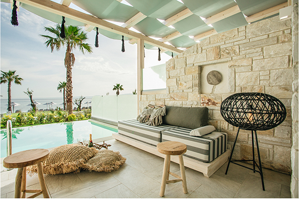 amazing-venue-honeymoon-greece-blue-carpet-luxury-suites_02