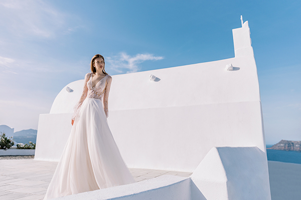 Beautiful shoot in Santorini | Costantino wedding dresses
