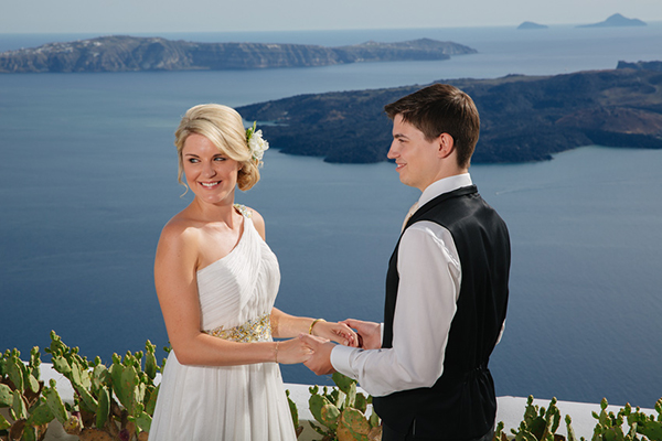 Beautiful elopement in Santorini | Sarah & Christian