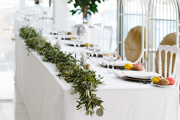 Gorgeous Greece inspired wedding decoration ideas with olive branches and white flowers